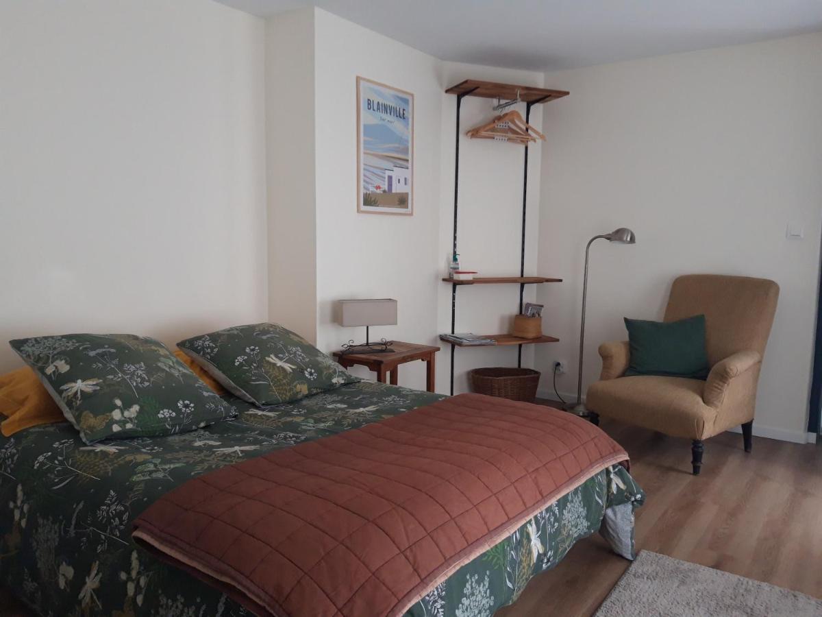 Agreables Chambres Independantes - Coutances Centre Екстер'єр фото